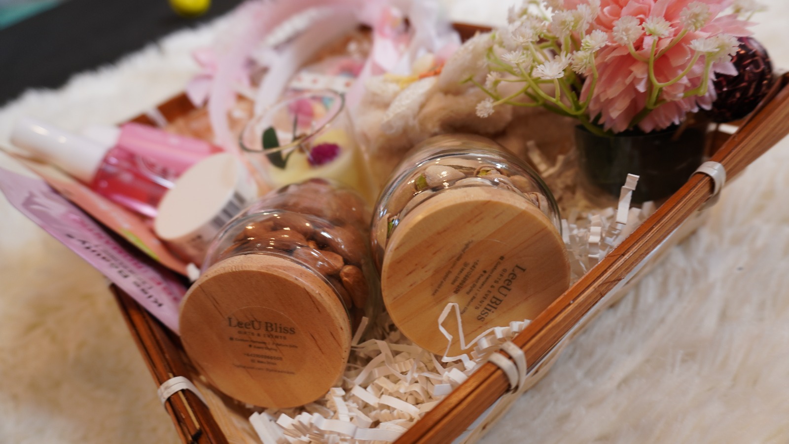 LeeU Bliss personalized chocolate hamper