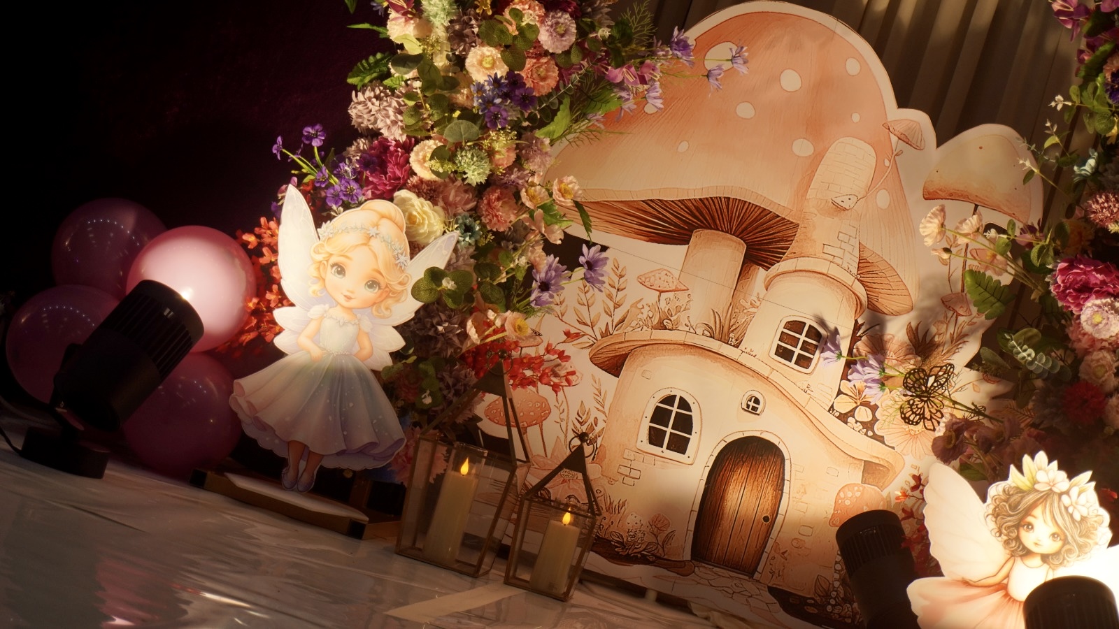 LeeU Bliss communion stage decoration