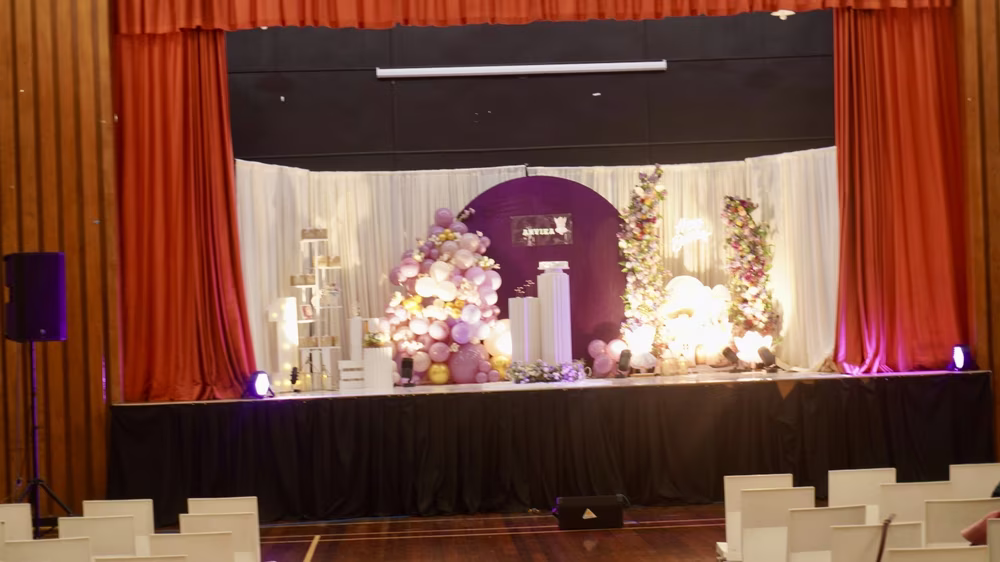 LeeU Bliss stage arch styling decor